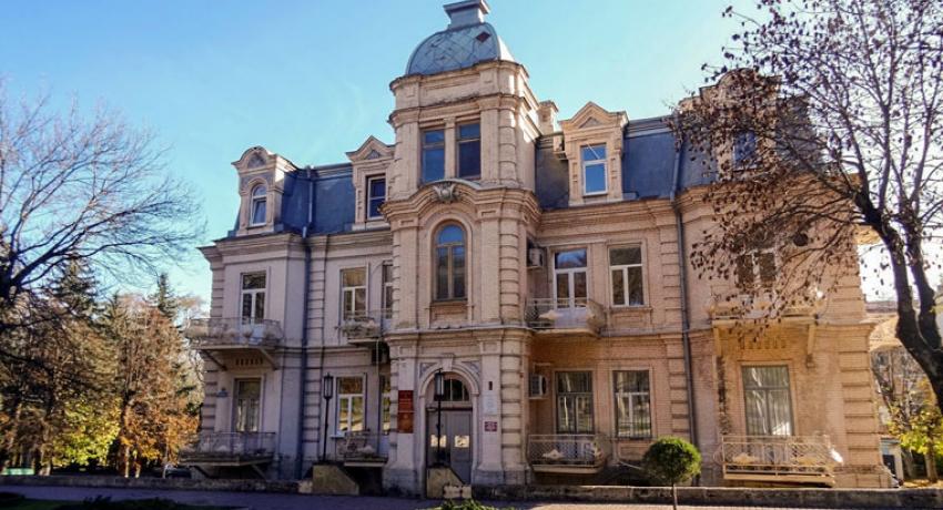 Здание Курортной библиотеки в Ессентуках